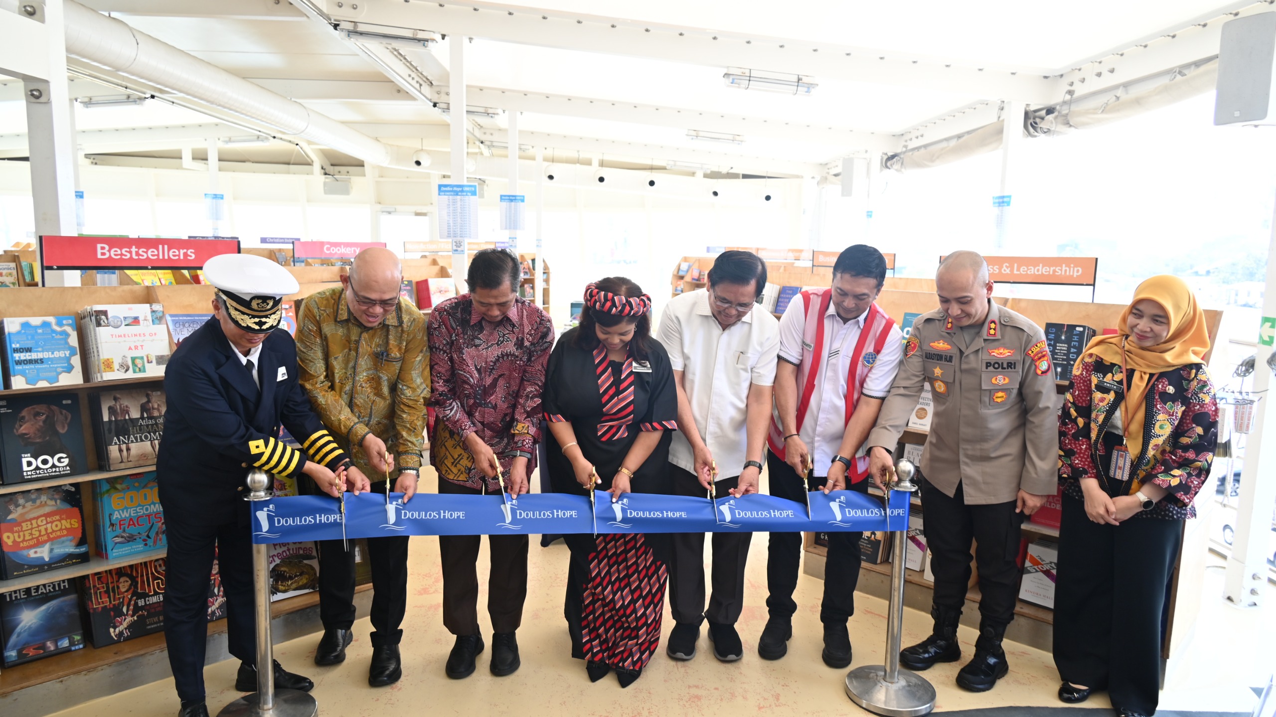MV. Doulos Hope Bersandar di Tanjung Priok, Hadirkan Pameran Buku Internasional